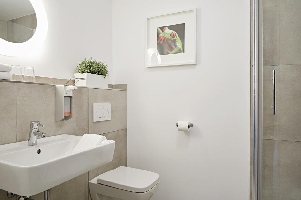 Nonstop Hotel Augsburg - Ubernacht - Hostelhotelhome エクステリア 写真