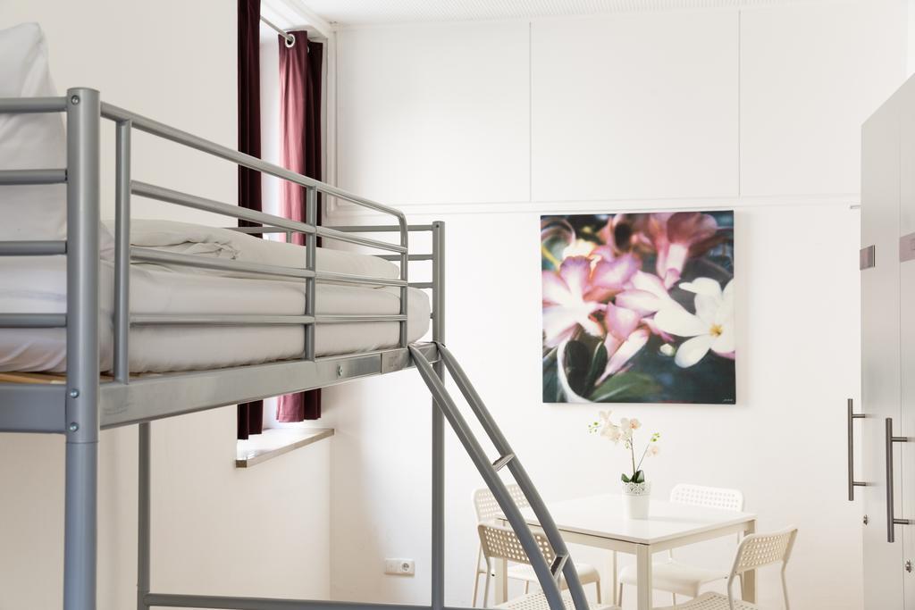 Nonstop Hotel Augsburg - Ubernacht - Hostelhotelhome エクステリア 写真