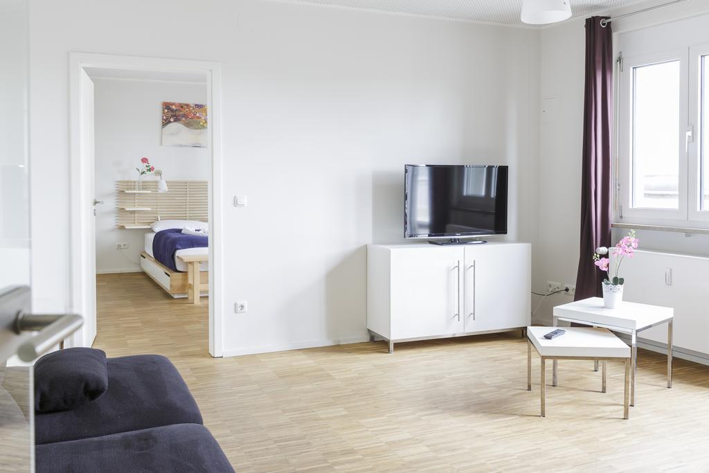 Nonstop Hotel Augsburg - Ubernacht - Hostelhotelhome エクステリア 写真
