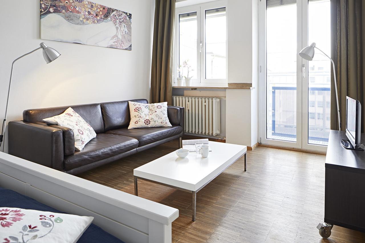 Nonstop Hotel Augsburg - Ubernacht - Hostelhotelhome エクステリア 写真