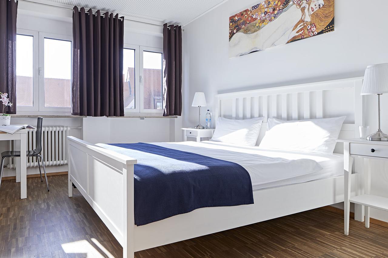 Nonstop Hotel Augsburg - Ubernacht - Hostelhotelhome エクステリア 写真