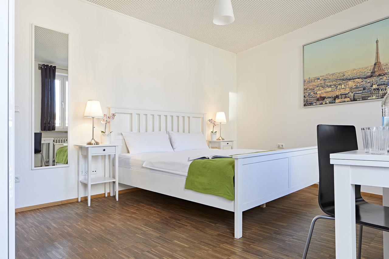 Nonstop Hotel Augsburg - Ubernacht - Hostelhotelhome エクステリア 写真